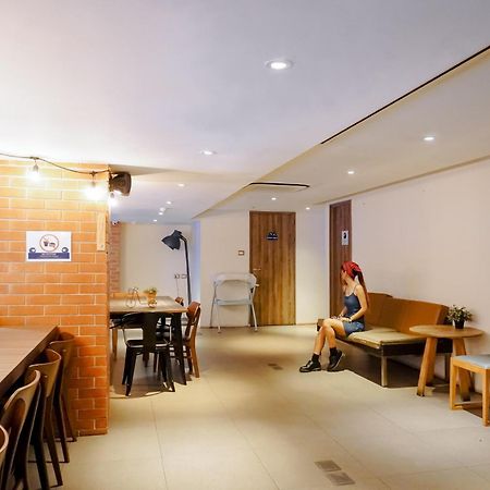 Kokotel Bangkok Surawong Esterno foto