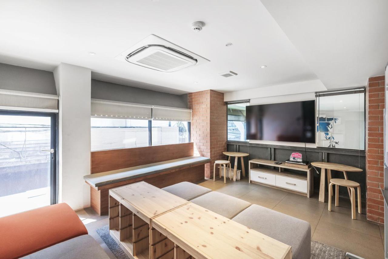 Kokotel Bangkok Surawong Esterno foto