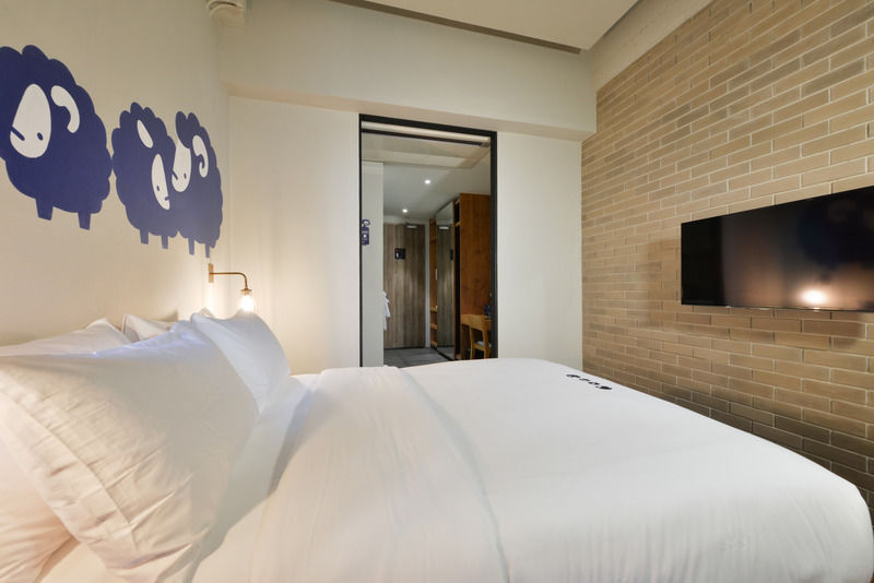 Kokotel Bangkok Surawong Esterno foto