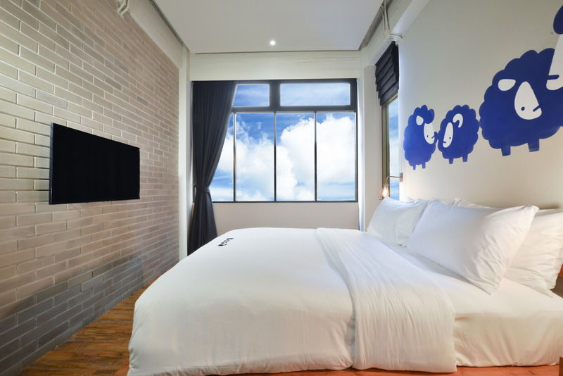 Kokotel Bangkok Surawong Esterno foto
