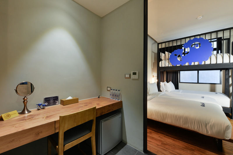 Kokotel Bangkok Surawong Esterno foto